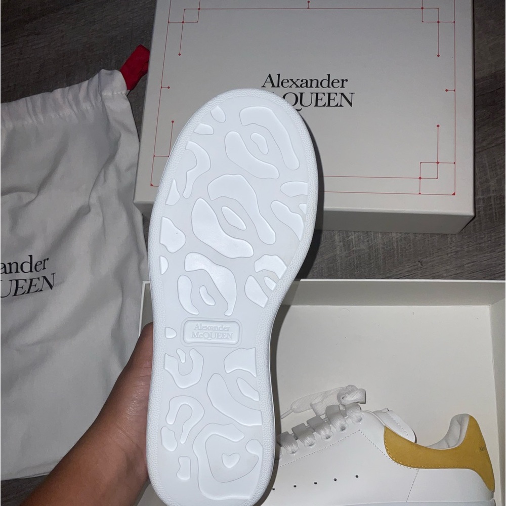 Alexander Mcqueen - Picture 4 of 5